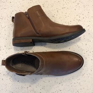 Abeo Yana Brown Buckle Strap Boots